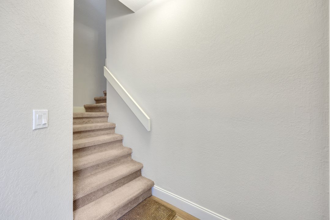 351 Emerald Bay Cir #R-5, Naples, FL 34110