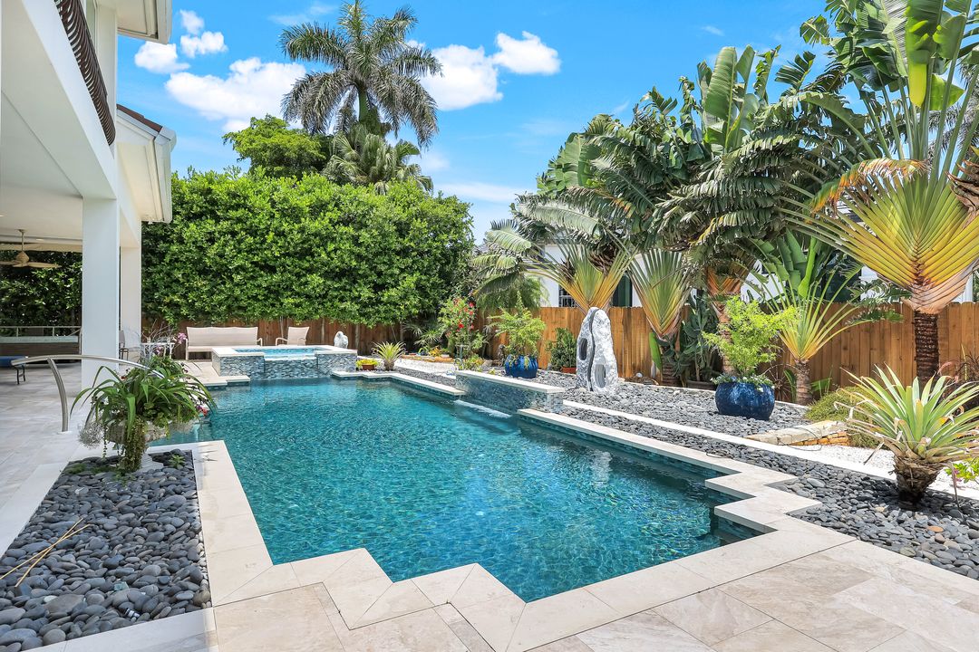 491 Wedge Dr, Naples, FL 34103