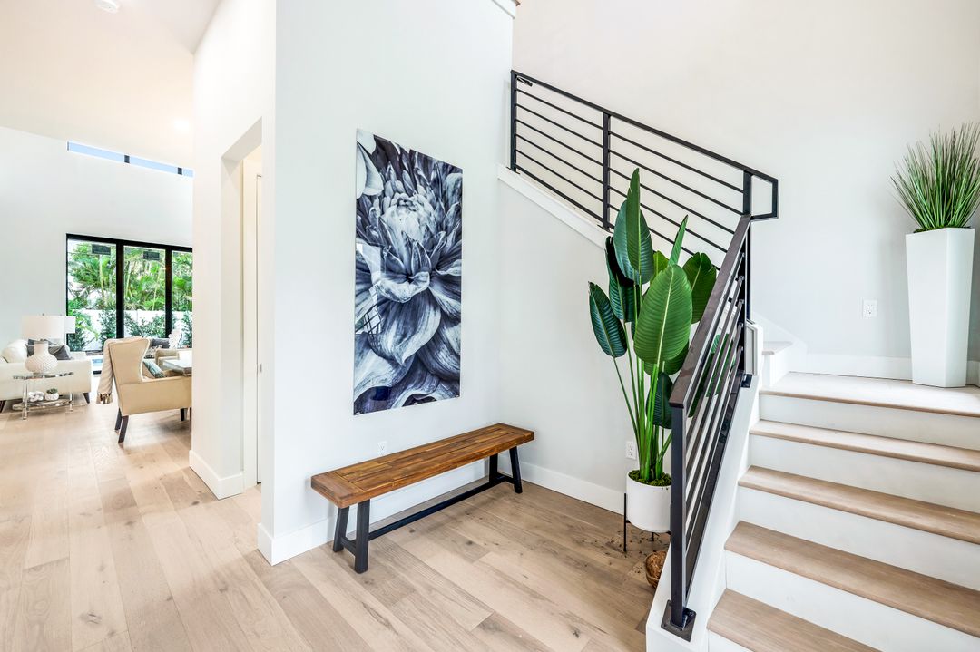 524 103rd Ave N, Naples, FL 34108