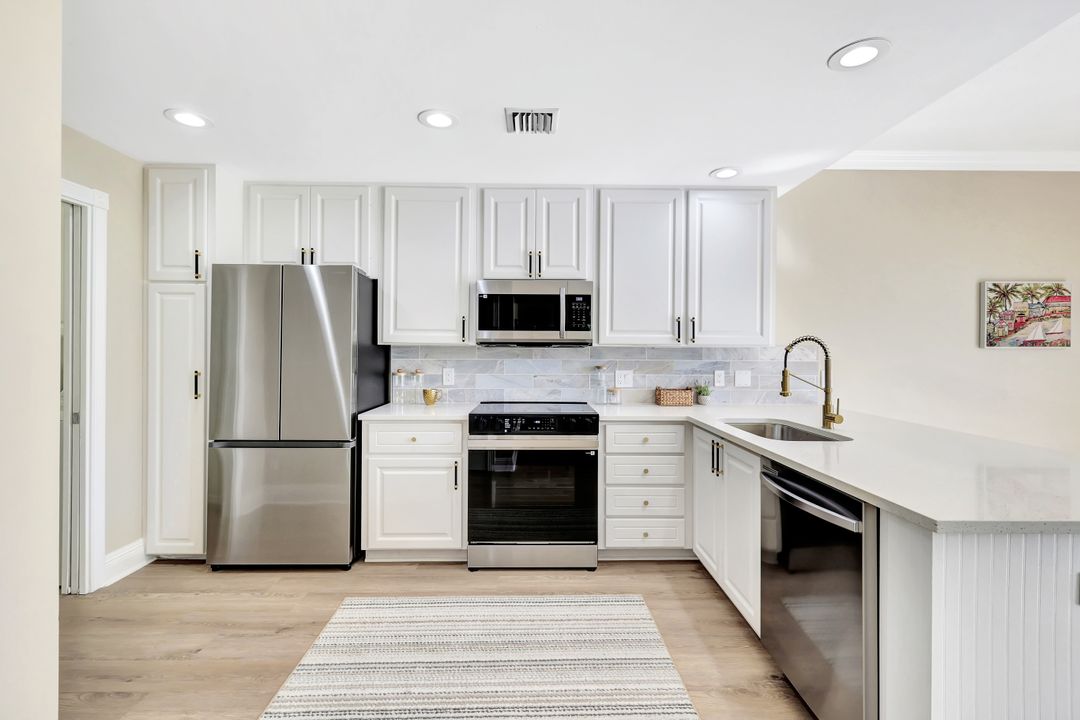 6210 Towncenter Cir, Naples, FL 34119