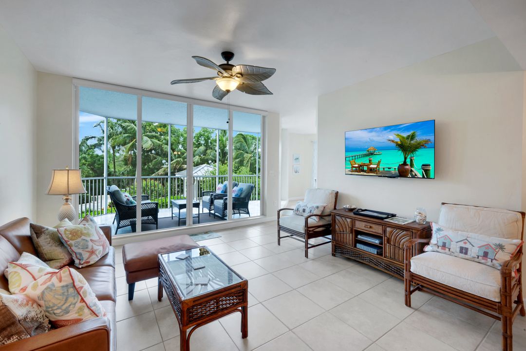 300 Dunes Blvd #203, Naples, FL 34110