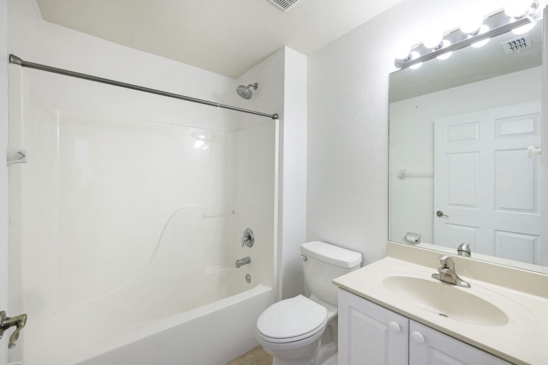 3752 Santa Barbara Blvd #202, Cape Coral, FL 33914