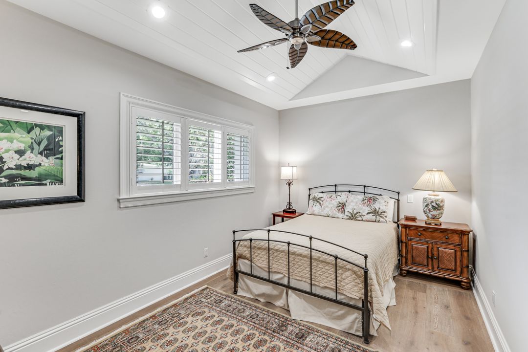 641 Pine Ct, Naples, FL 34102