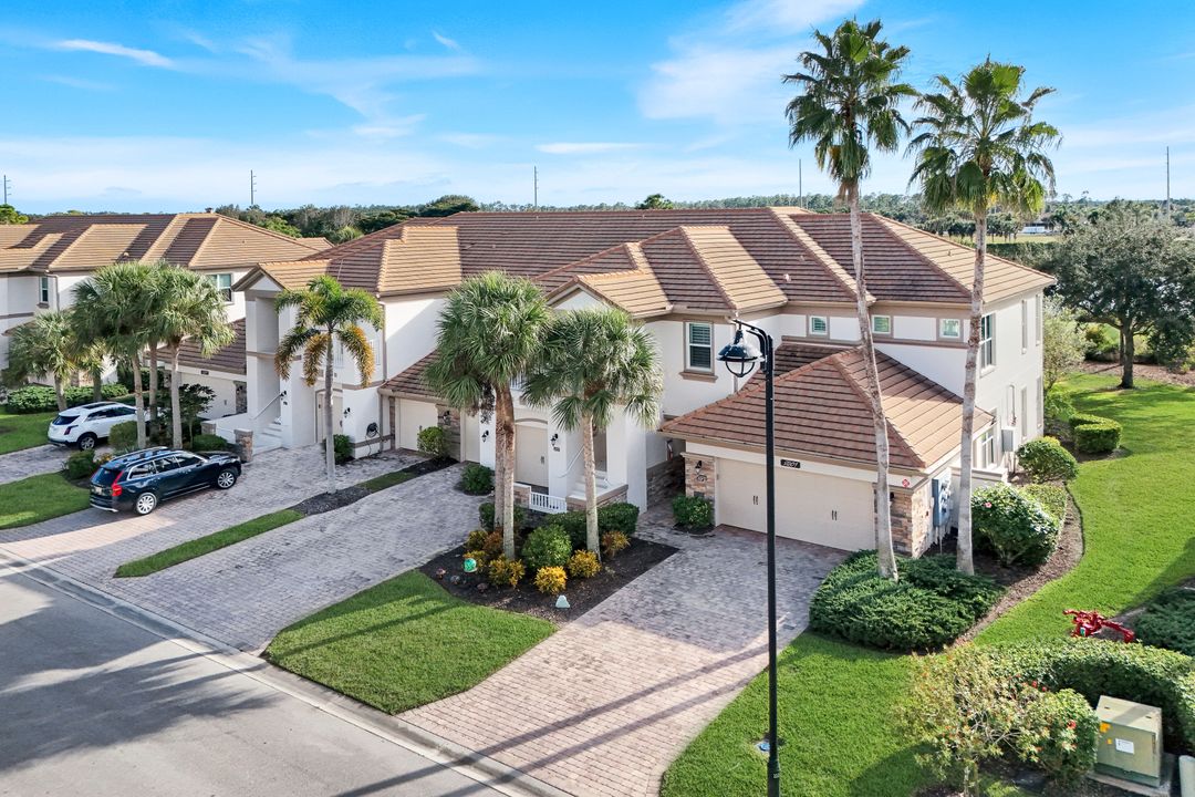 9201 Quartz Ln #202, Naples, FL 34120