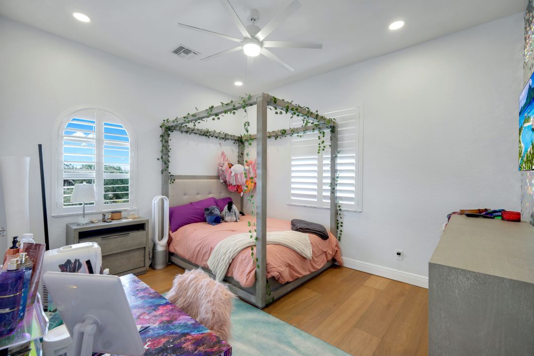 5257 Western Dr, Saint James City, FL 33956