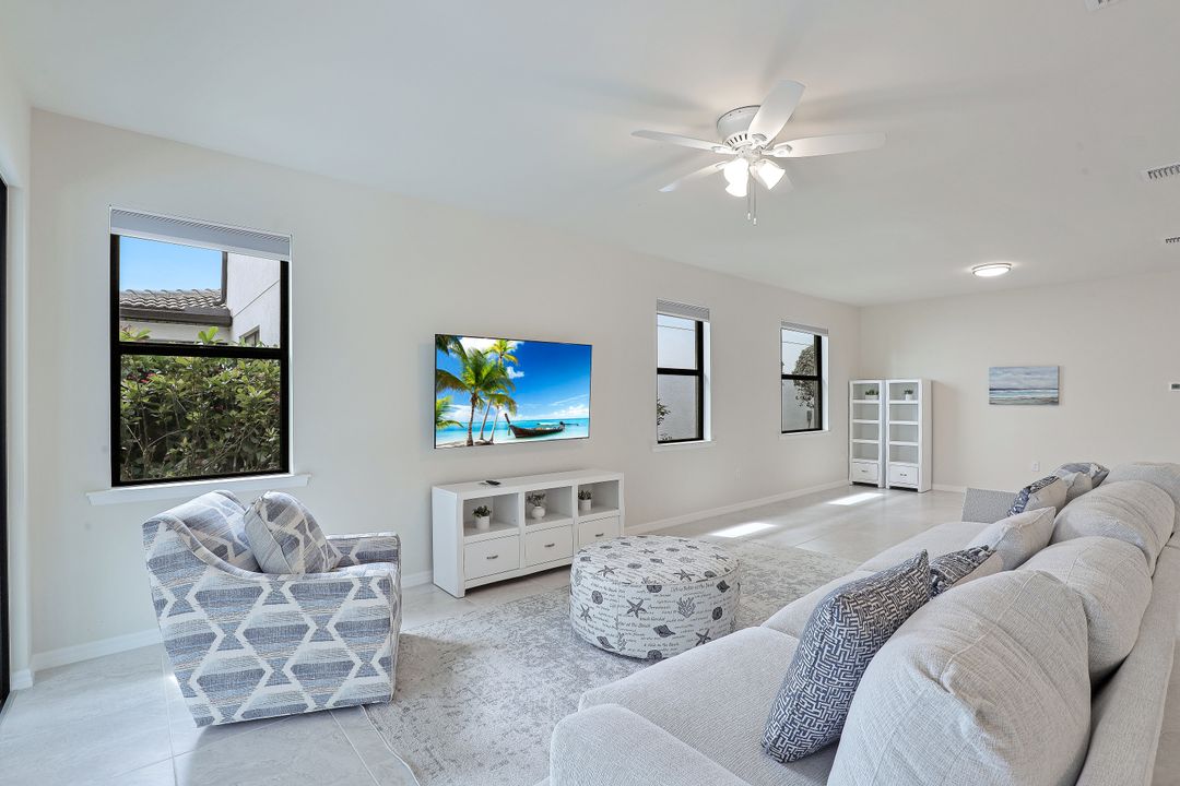 7266 Wilton Dr N, Naples, FL 34109