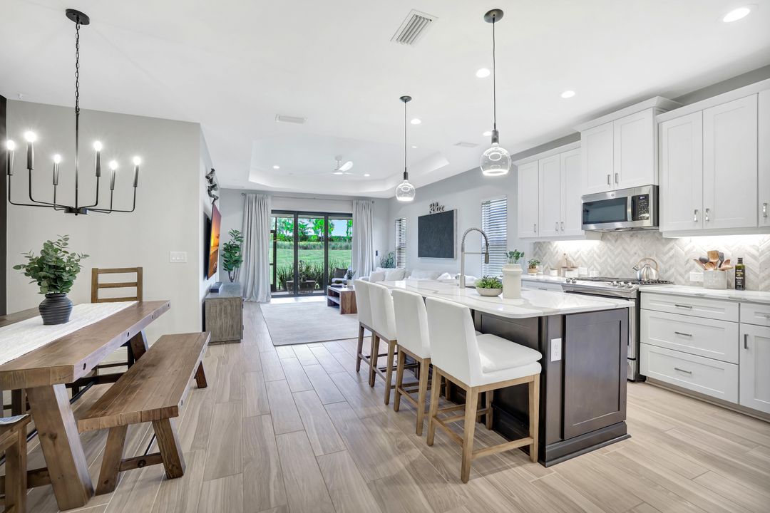 4621 Centaurus Cir, Naples, FL 34120