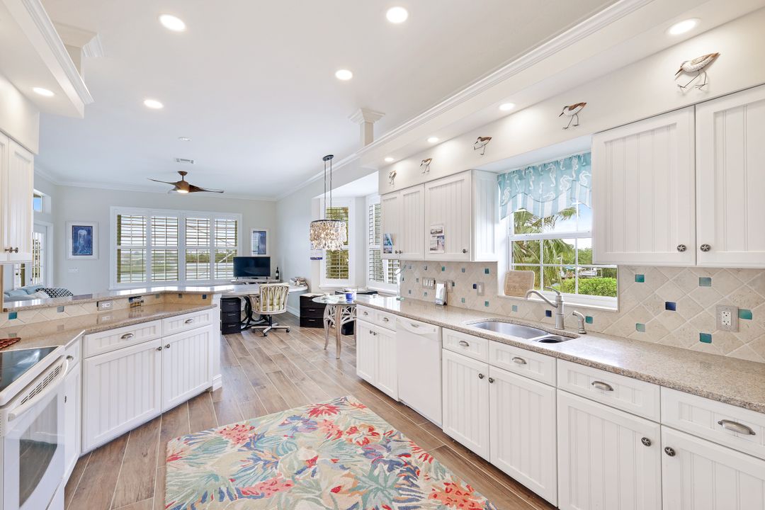 418 Panay Ave, Naples, FL 34113