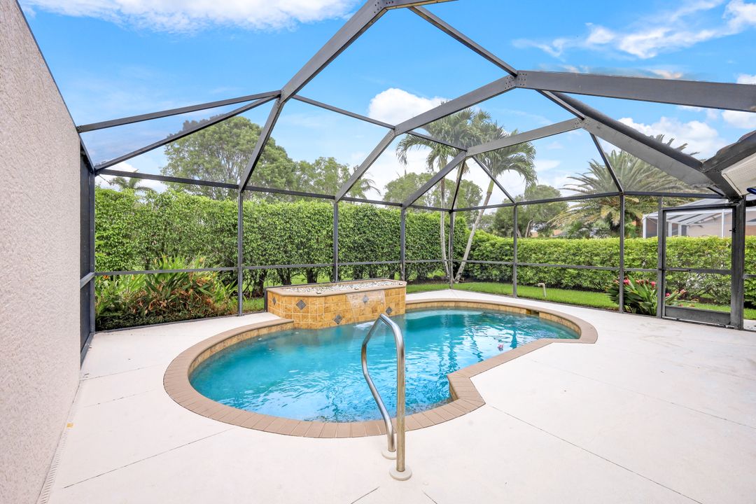 6654 Castlelawn Pl, Naples, FL 34113