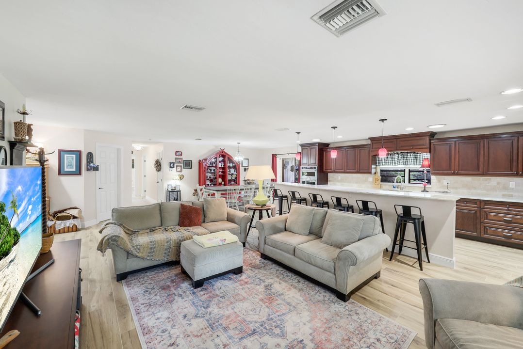 18130 Elmwood Dr, Alva, FL 33920