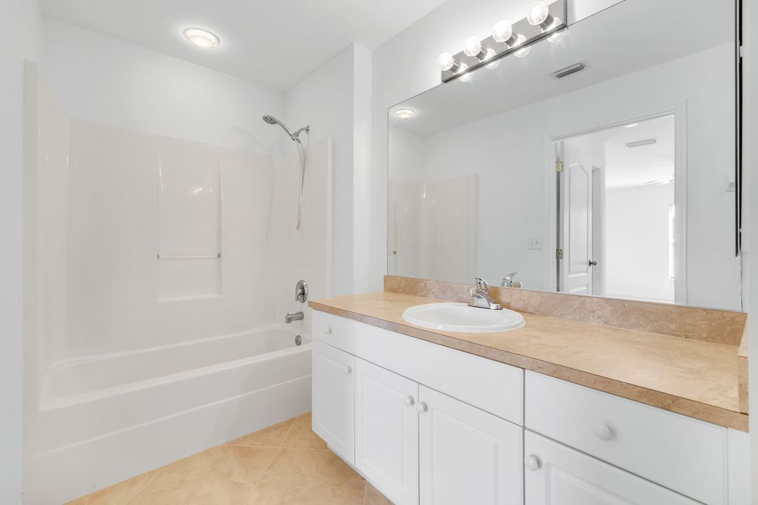 1706 NE 2nd Pl, Cape Coral, FL 33909