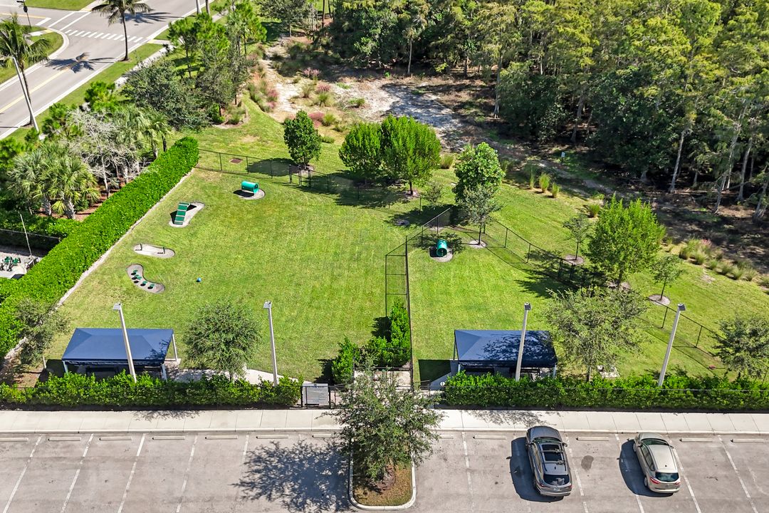 28564 Twain Dr, Bonita Springs, FL 34135