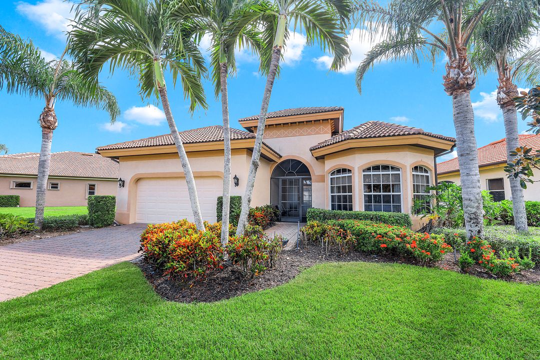 6074 Divot Ct, Naples, FL 34113