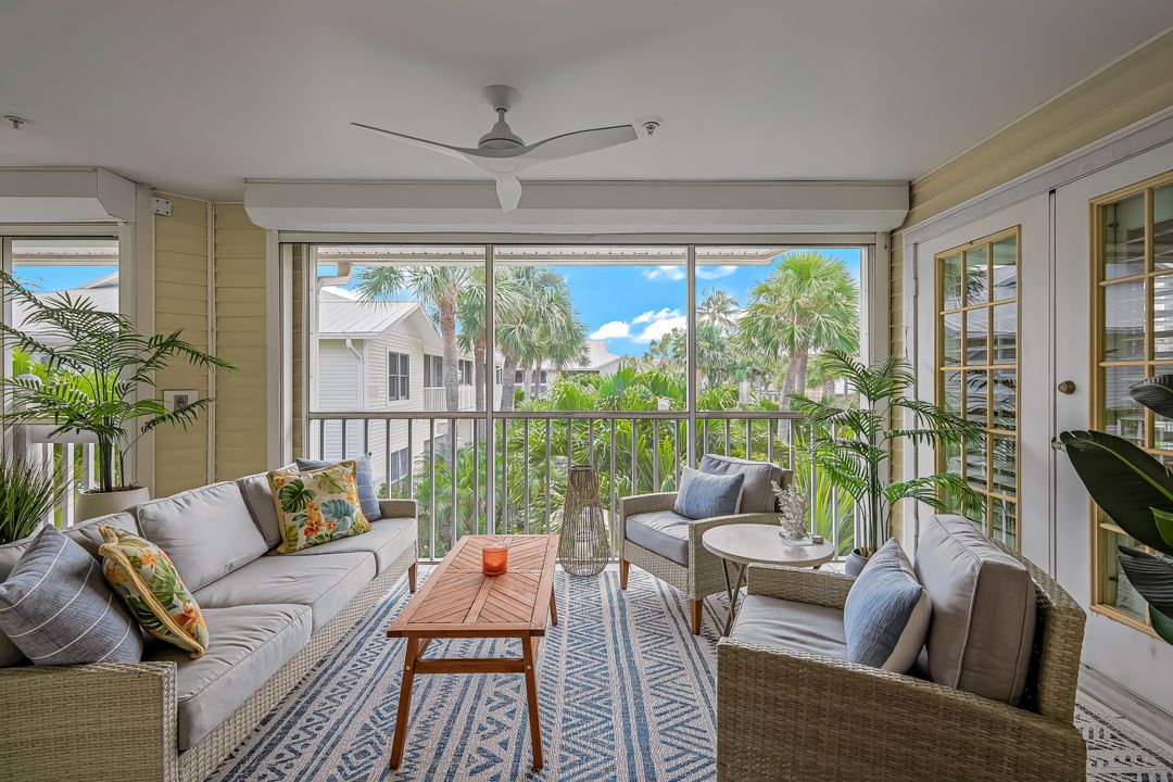 433 2nd St S, Naples, FL 34102