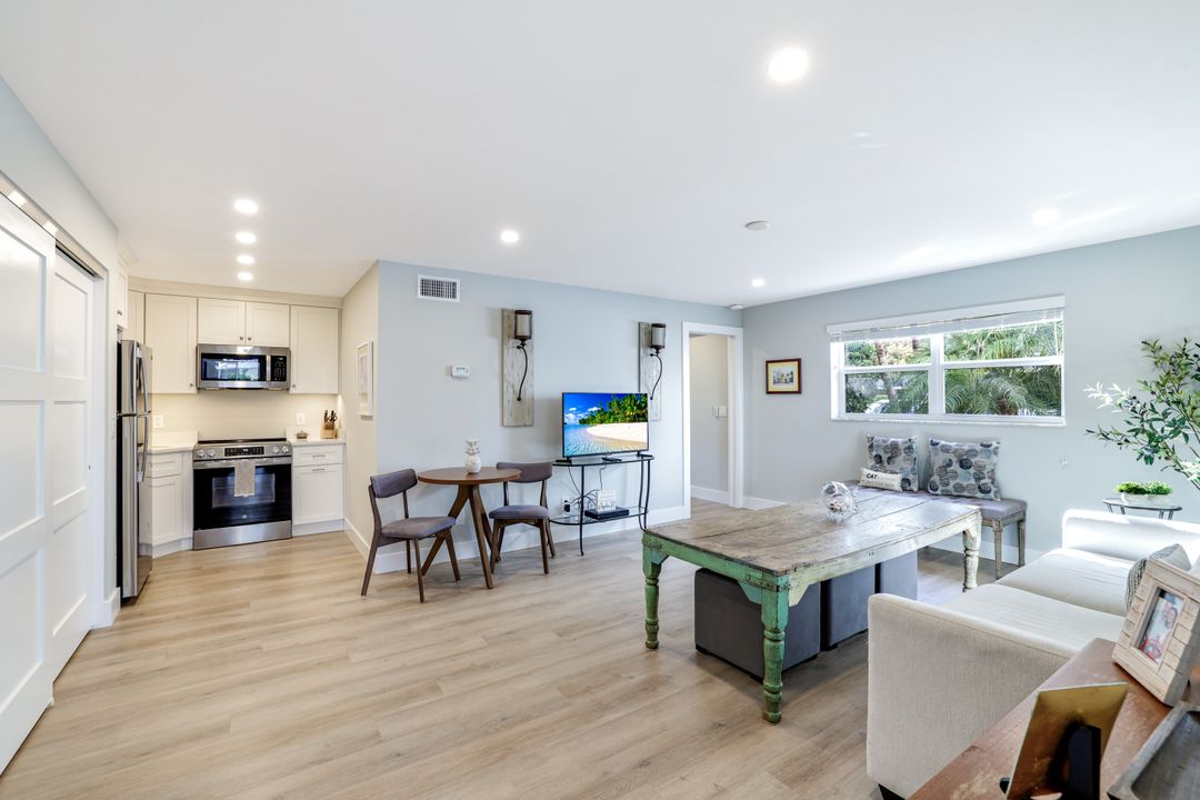 780 10th Ave S #5, Naples, FL 34102