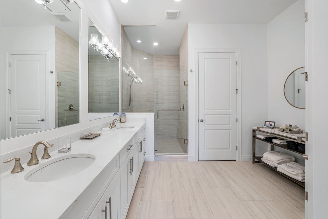 16374 Viansa Wy #302, Naples, FL 34110