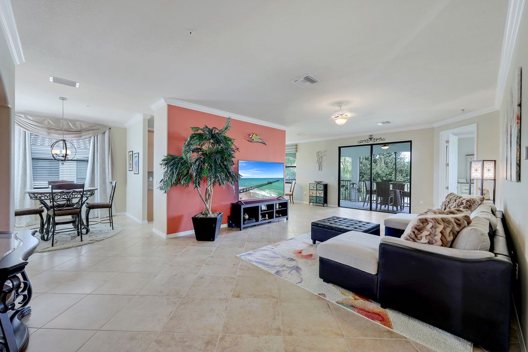 3153 Aviamar Cir #201, Naples, FL 34114