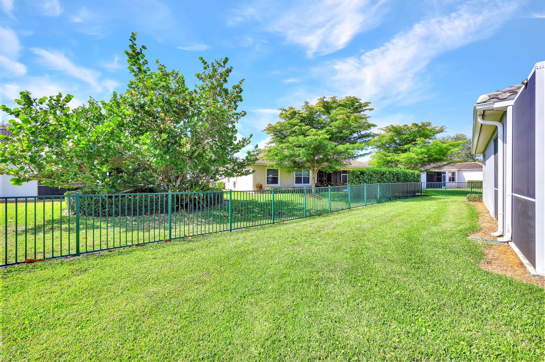 3967 Ruxton Rd, Naples, FL 34116