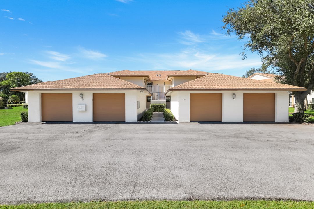 529 Lake Louise Cir #101, Naples, FL 34110