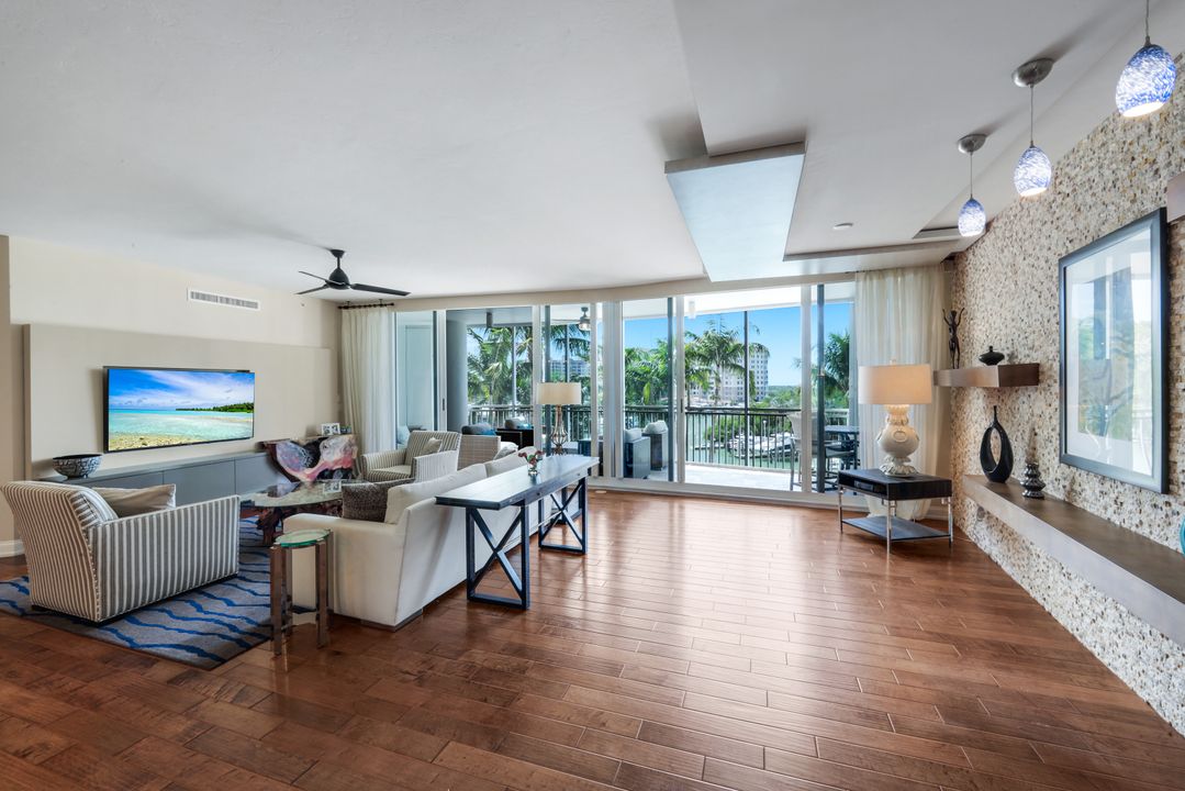 13675 Vanderbilt Dr #406, Naples, FL 34110