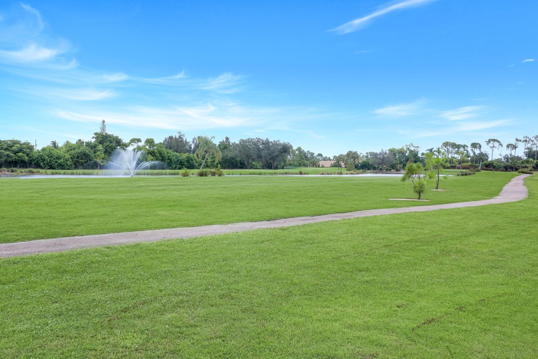 5585 Trailwinds Dr #326, Fort Myers, FL 33907