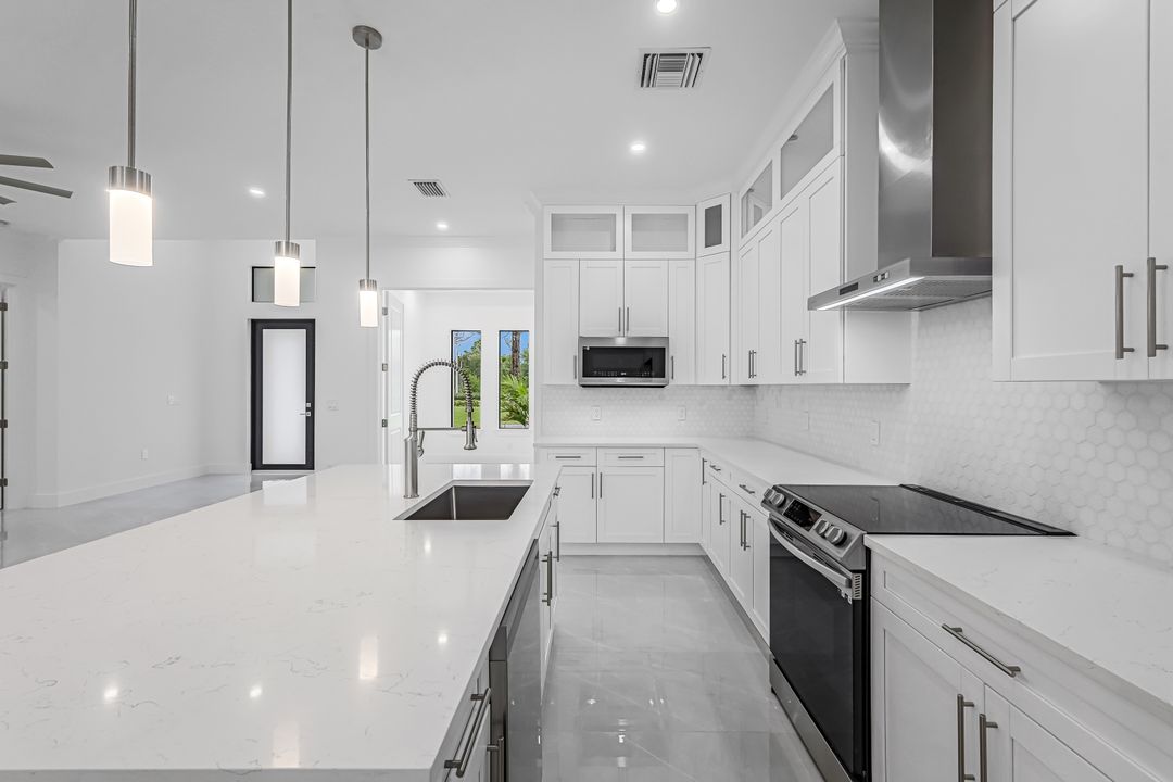2840 Golden Gate Blvd W, Naples, FL 34120