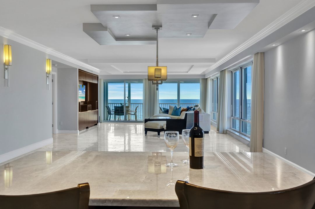 9811 Gulf Shore Dr #203, Naples, FL 34108