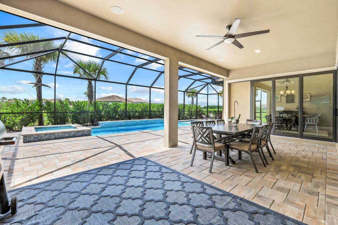 9554 Everglades Dr, Naples, FL 34120