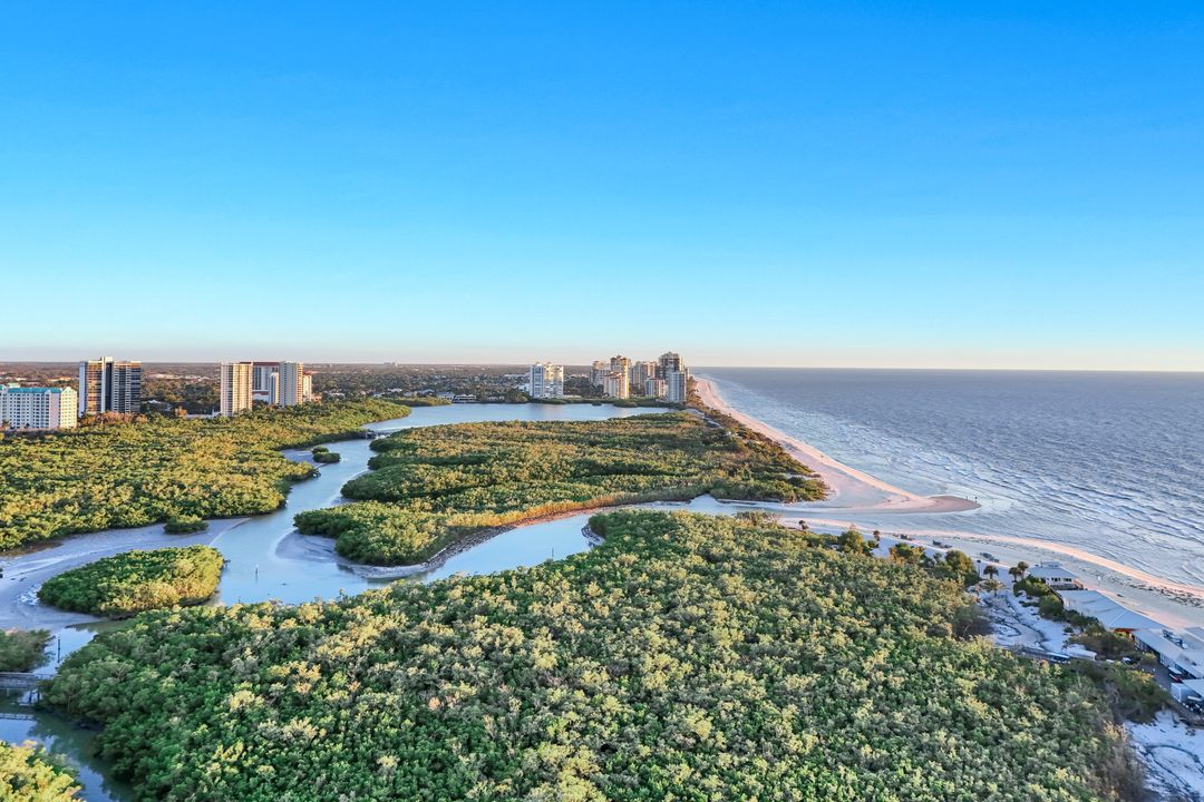 717 Pine Creek Ln, Naples, FL 34108