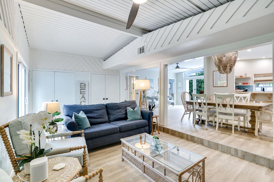 1971 Holiday Ln, Naples, FL 34104