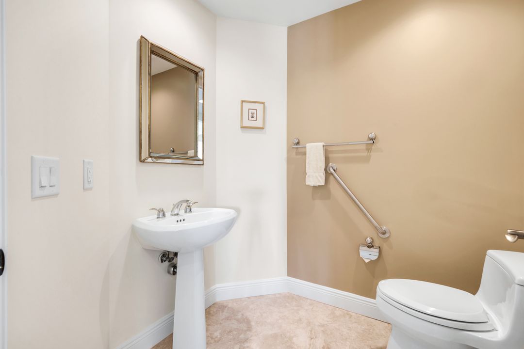 285 Grande Way #401, Naples, FL 34110