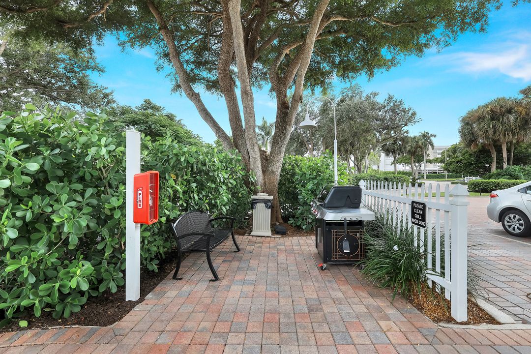 355 Park Shore Dr #1-134, Naples, FL 34103