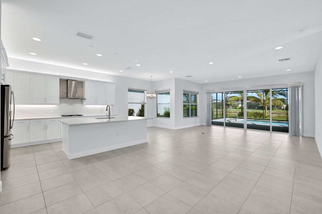 12261 Windamere Trl, Naples, FL 34120