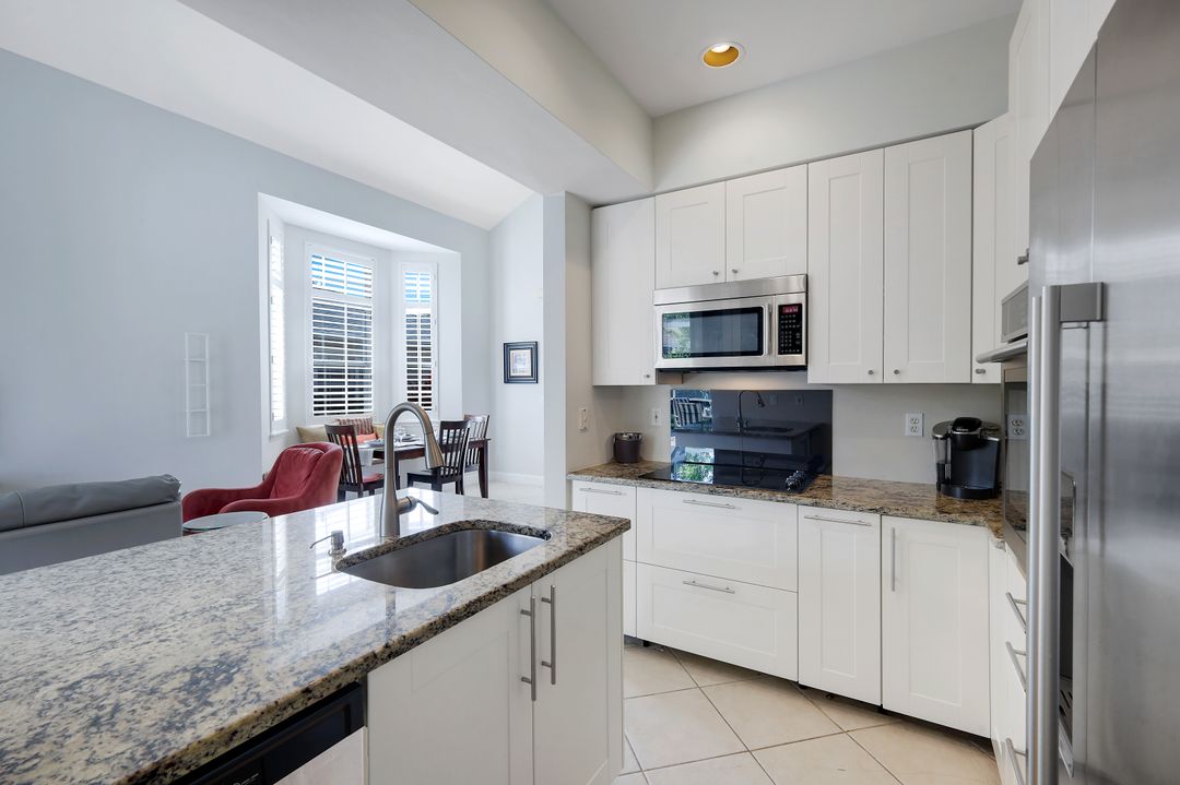 15040 Sterling Oaks Dr, Naples, FL 34110