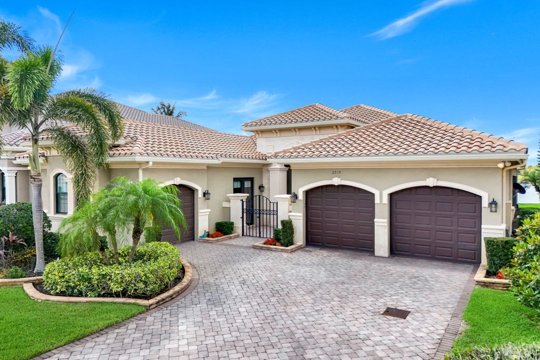 2915 Cinnamon Bay Cir, Naples, FL 34119