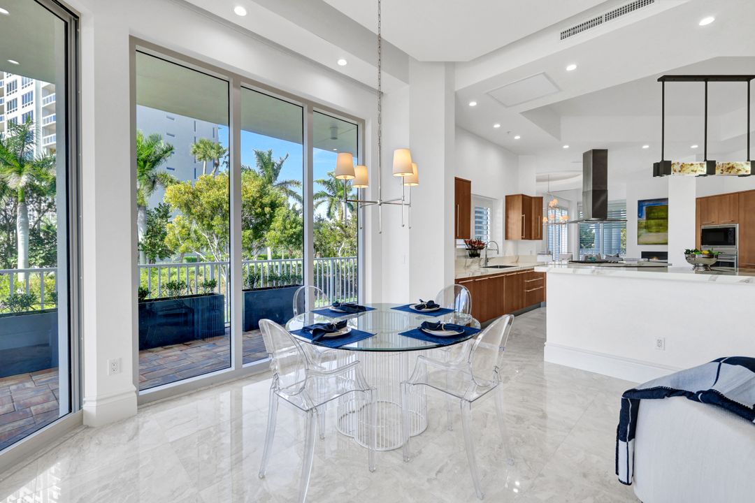 13675 Vanderbilt Dr #210, Naples, FL 34110