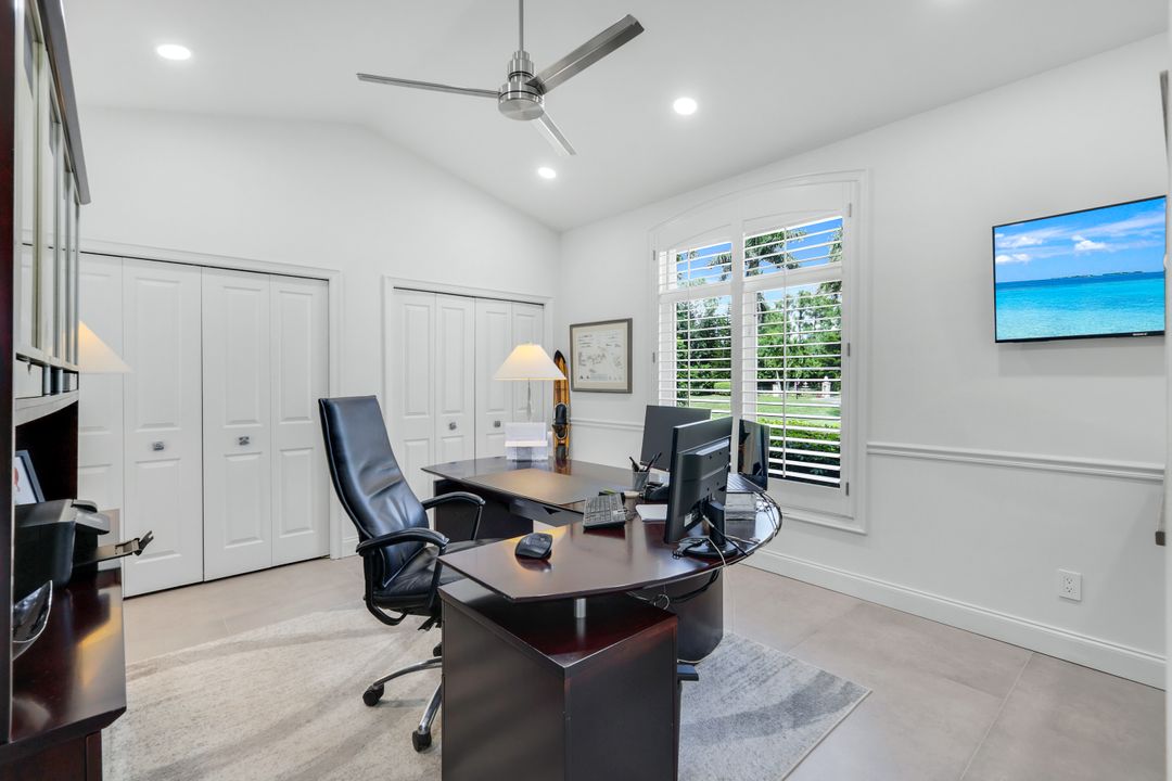 9245 The Ln, Naples, FL 34109