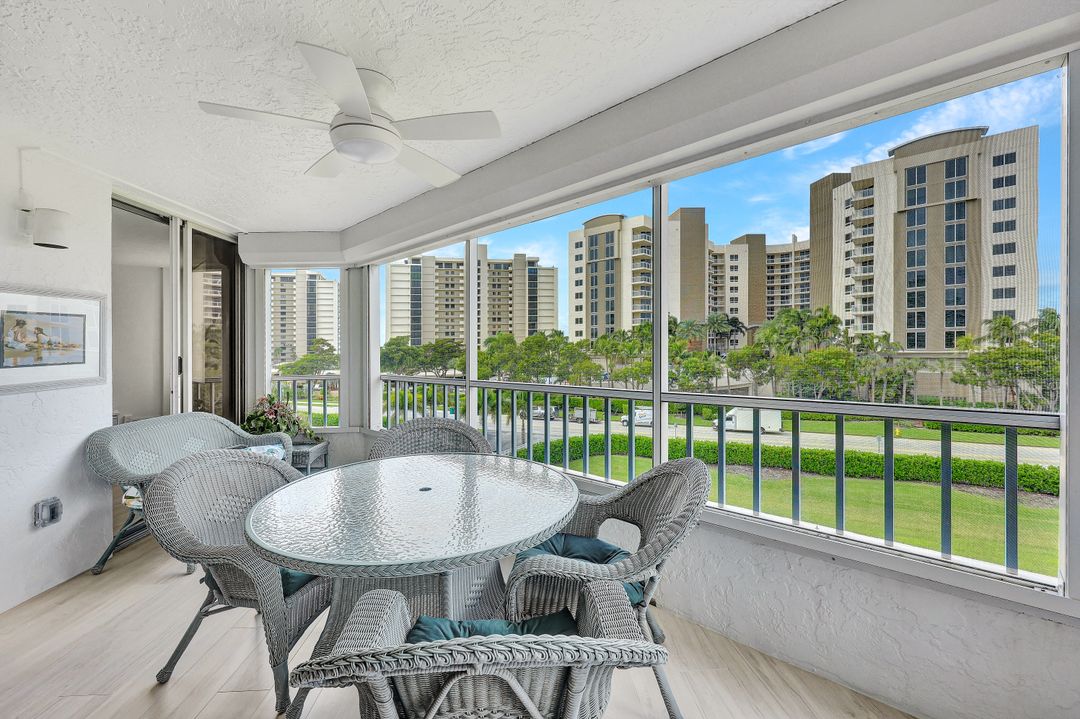11118 Gulf Shore Dr #302, Naples, FL 34108