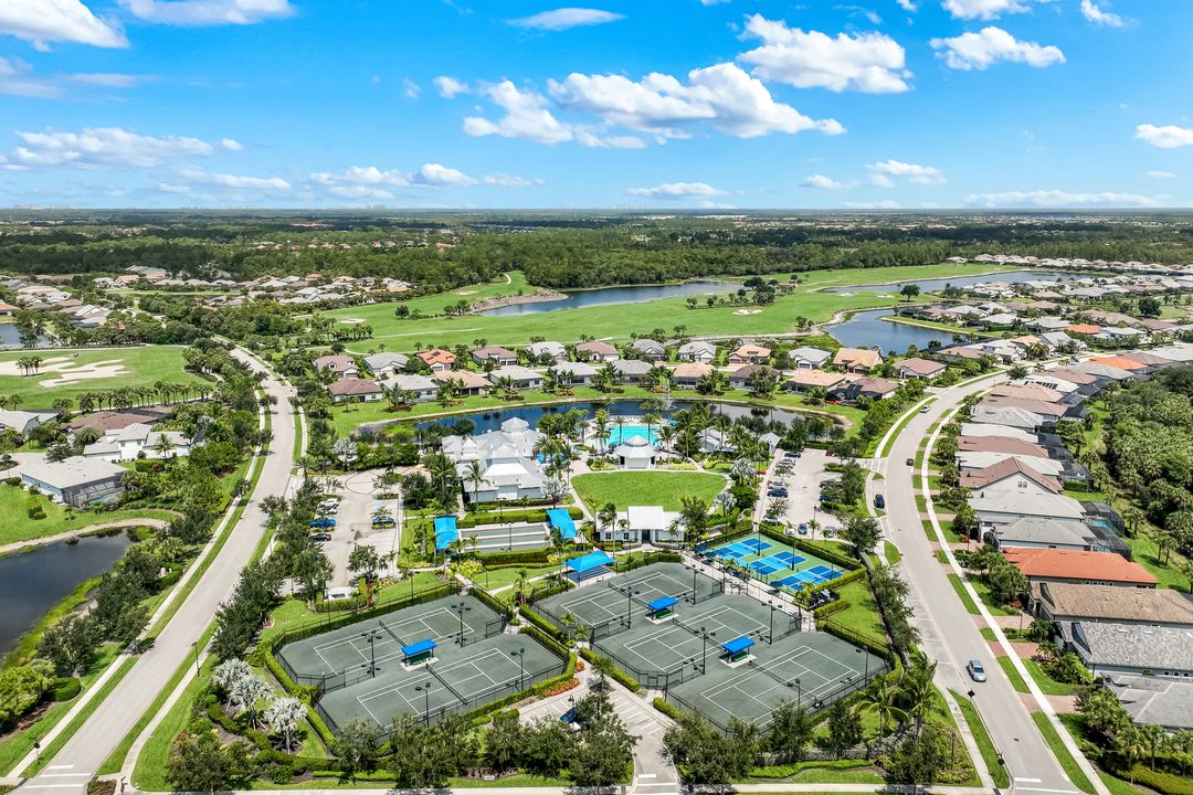 9577 Everglades Dr, Naples, FL 34120