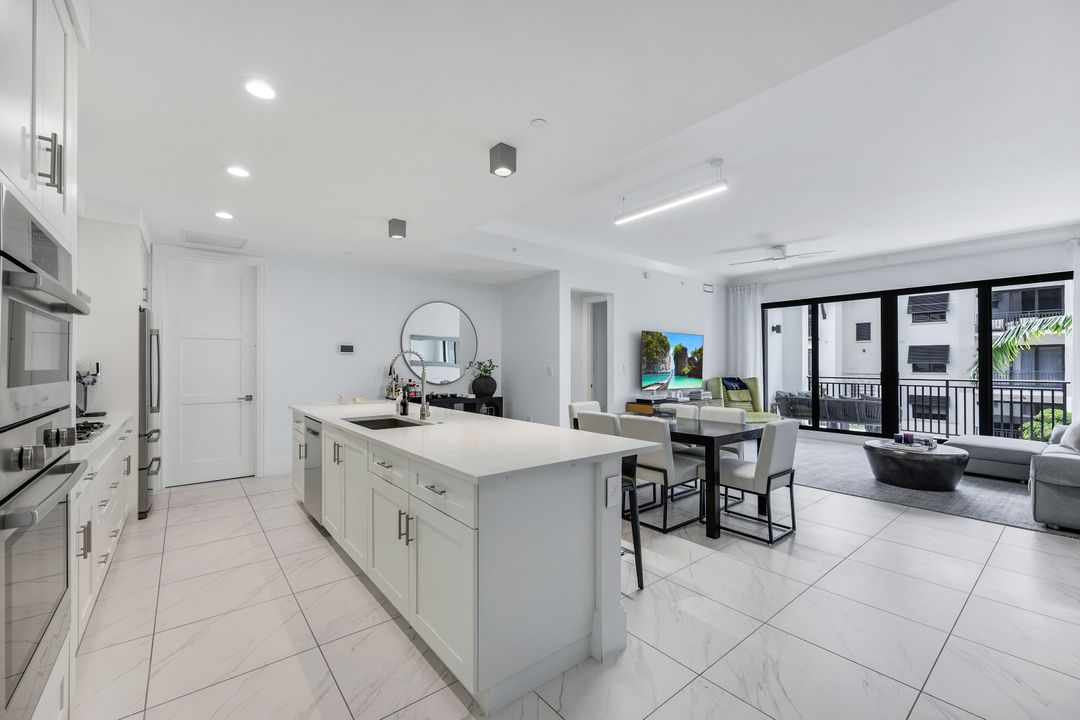 1135 3rd Ave S #303, Naples, FL 34102