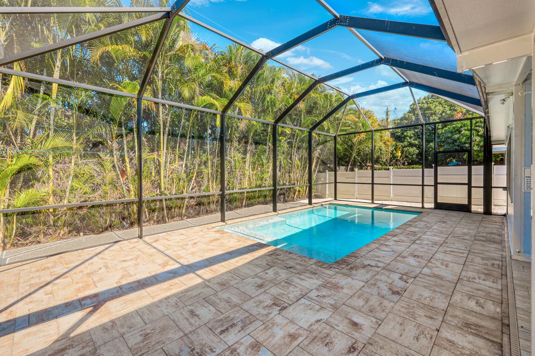 825 93rd Ave N, Naples, FL 34108