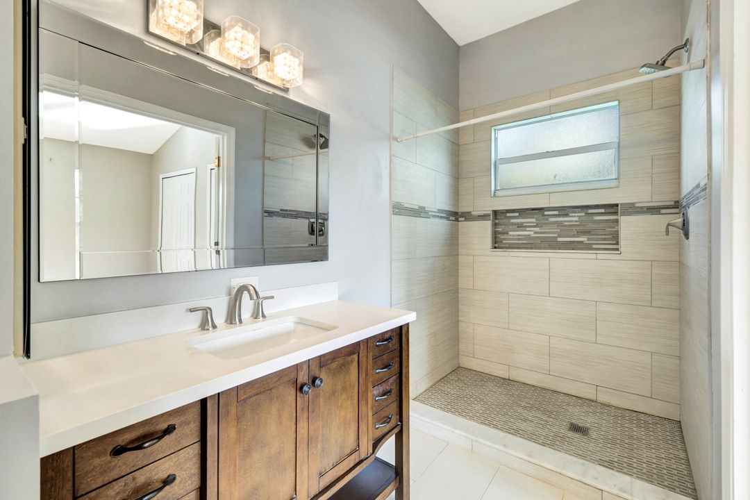 3650 Kent Dr, Naples, FL 34112