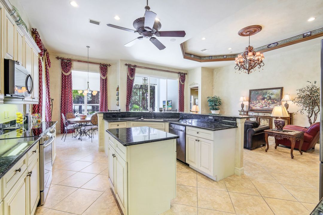 28600 Pienza Ct, Bonita Springs, FL 34135