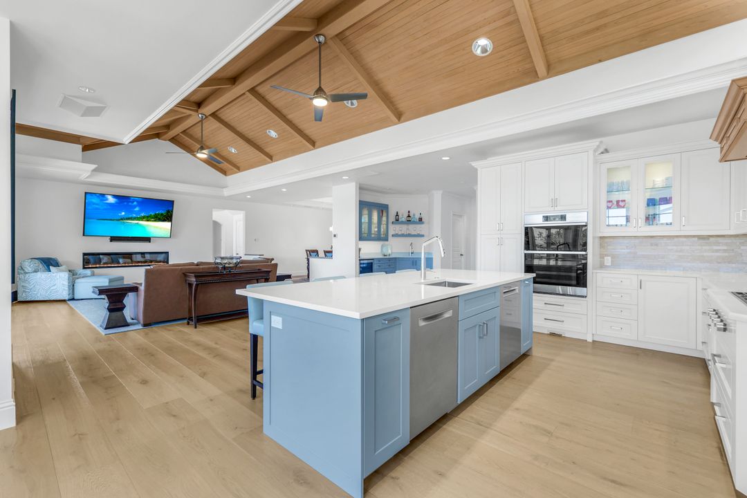 400 Springline Dr, Naples, FL 34102