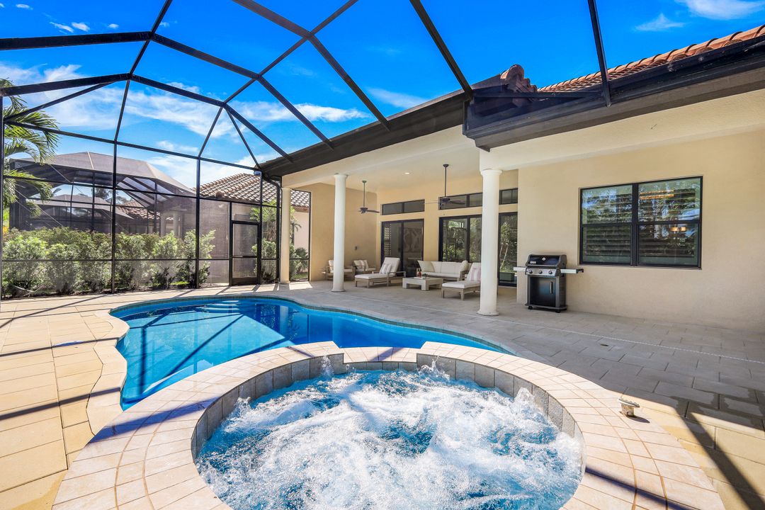 7319 Lantana Cir, Naples, FL 34119