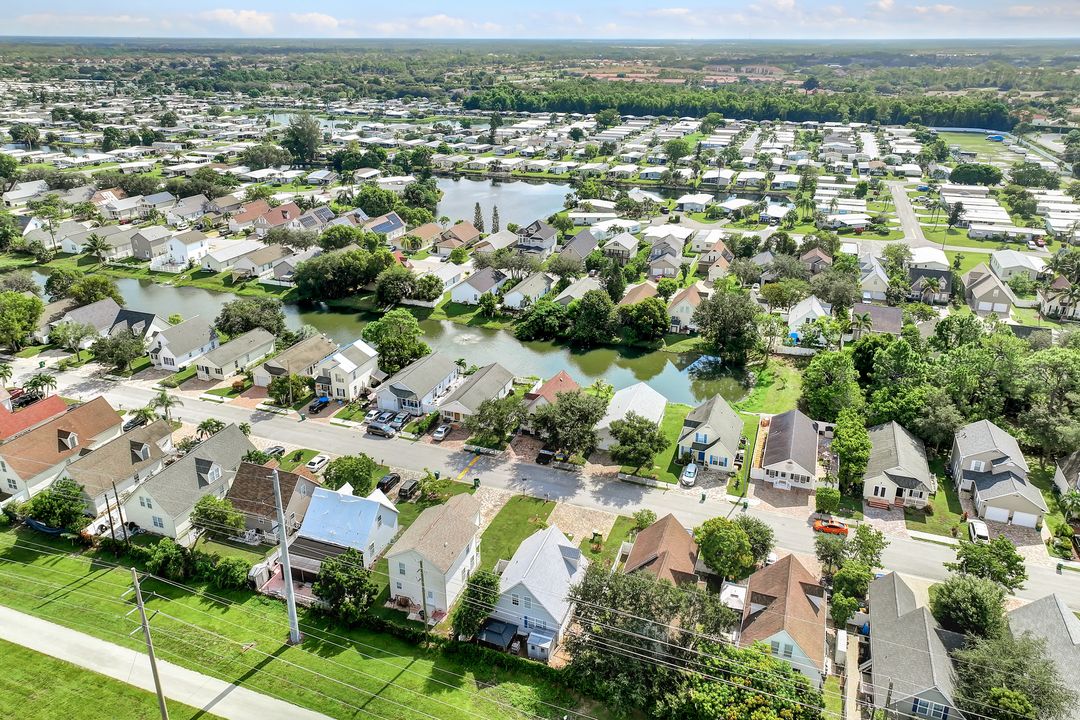 279 Leawood Cir, Naples, FL 34104