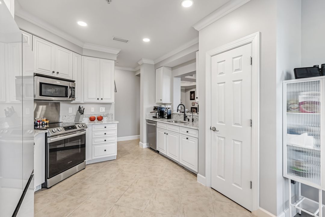 10390 Glastonbury Cir #102, Fort Myers, FL 33913