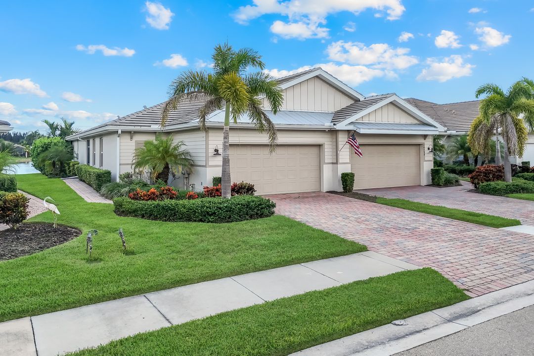 14795 Edgewater Cir, Naples, FL 34114