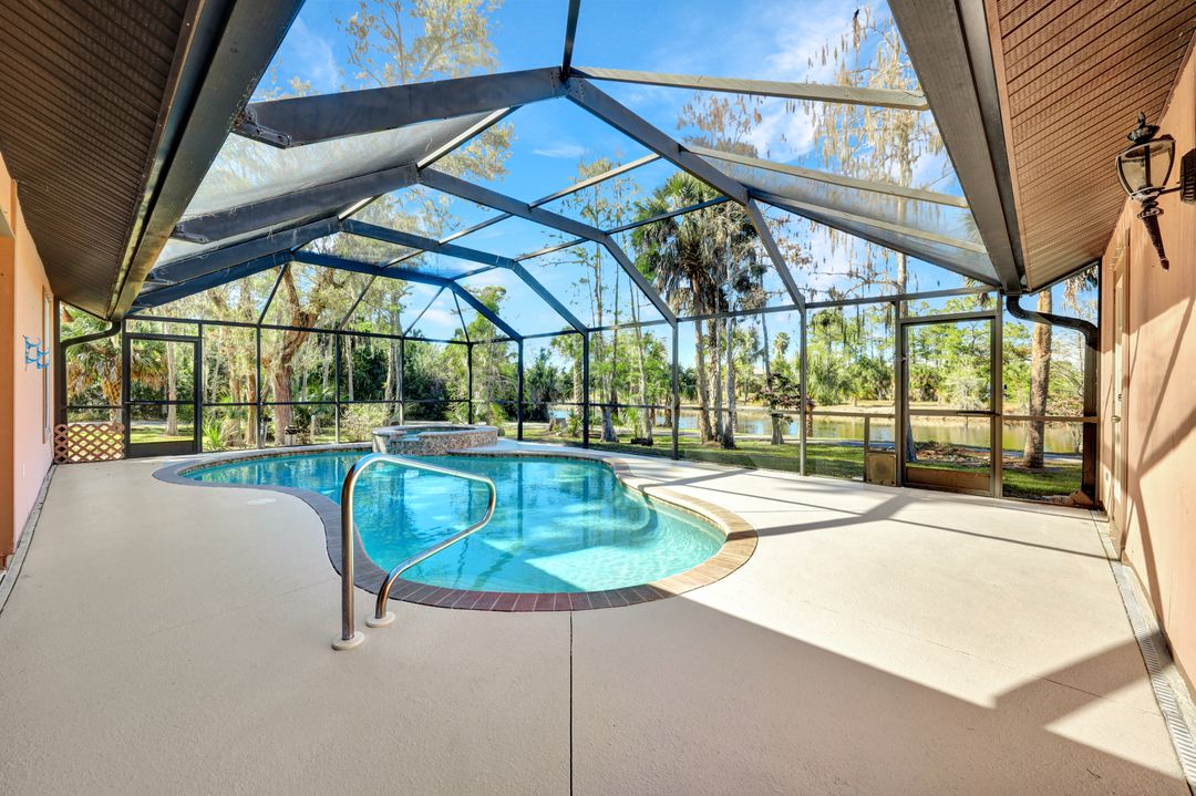825 23rd St SW, Naples, FL 34117