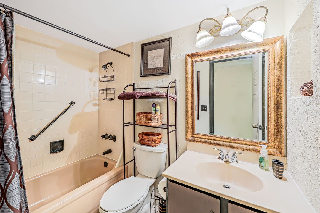 1624 Pine Valley Dr #118, Fort Myers, FL 33907